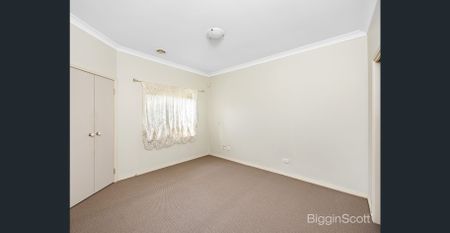 Neat Fee standing Family Home in Desirable South Kingsville! - Photo 3