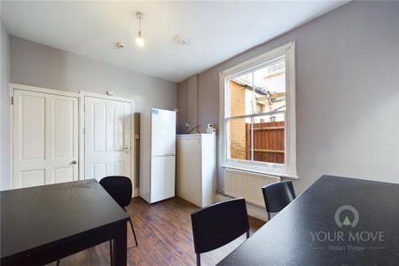 1 bedroom in a house share to rent - Photo 2