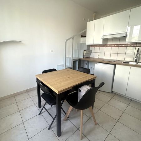 Location Appartement 1 pièce Meublé 15m² LA ROCHELLE 17000 - Photo 3