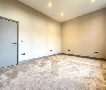 Horse Carriage Lane, Moorgate, Rotherham - Photo 2