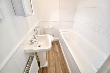 2 bedroom end of terrace house to rent - Photo 5