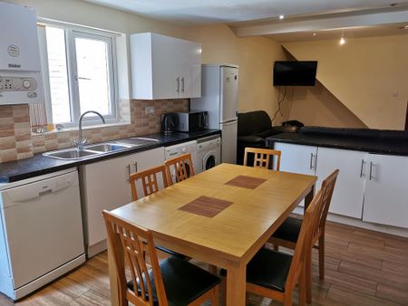 8 bedroom semi-detached house to rent - Photo 4