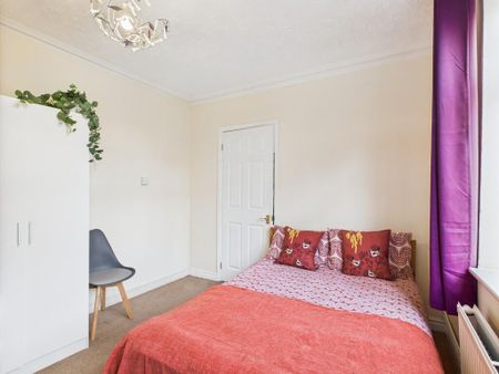 4 bedroom detached house to rent - Photo 5