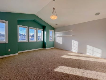 Spacious 5 Bed 4 Bath Home In South Terwillegar | Double Garage | Fire Pit - Photo 3