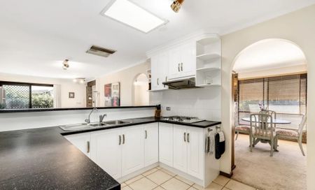 Spacious Family Home in a Quiet Cul-de-Sac - Photo 3