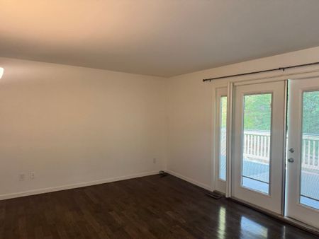 Spacious Upper Home - Photo 3