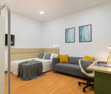 Room in a shared 9-bedroom apartment for rent in El Gòtic, perfect for professionals and students - Foto 6