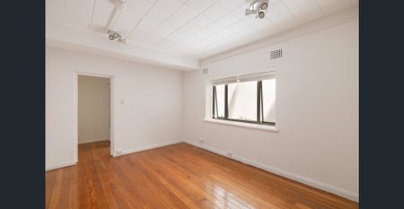 Freshly painted Art Deco studio in 'The Gordon' - Photo 3