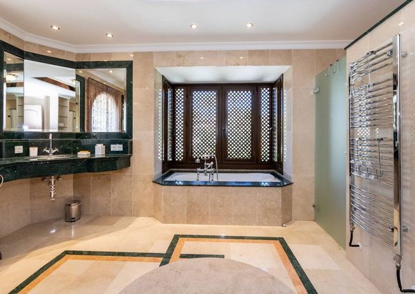 Luxury Villa for rent in Marbella Del Este, Andalusia