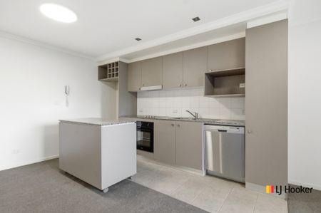 1 Bedroom Apartment Close to Light Rail - Photo 4