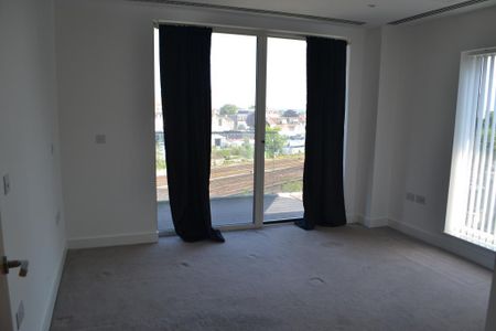 2 bedroom flat to rent - Photo 2