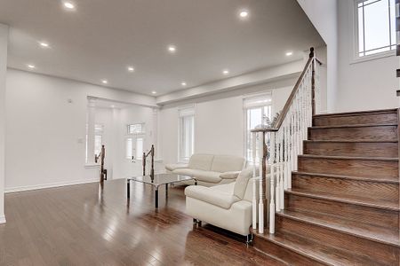 For Lease - 201 Bilbrough Street, Aurora, Ontario - Photo 2