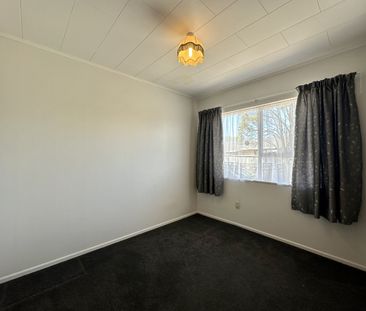 3 Bedroom Home in Brown Owl - Photo 3