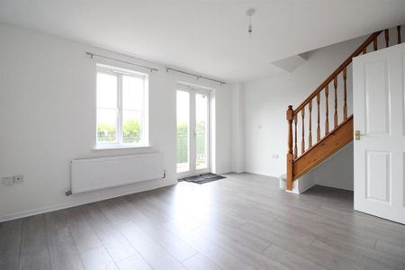 2 bedroom end of terrace house to rent - Photo 2