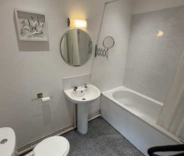 2 bedroom flat to rent - Photo 6