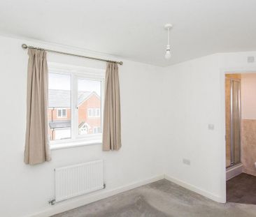 3 bedroom end of terrace house to rent - Photo 4