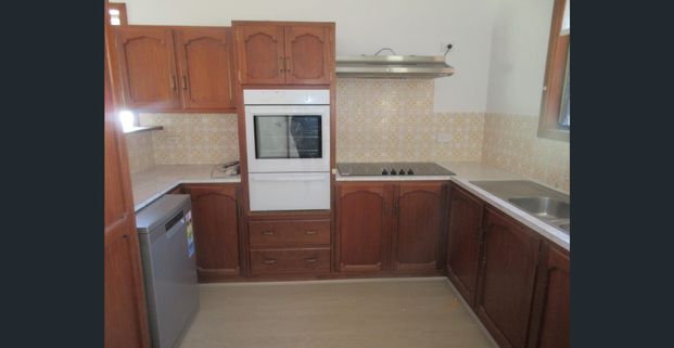 Ocean Glimpses & Golden Sands: Coastal Living at Its Finest - Photo 1