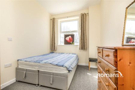 1 bedroom in a house share to rent - Photo 3