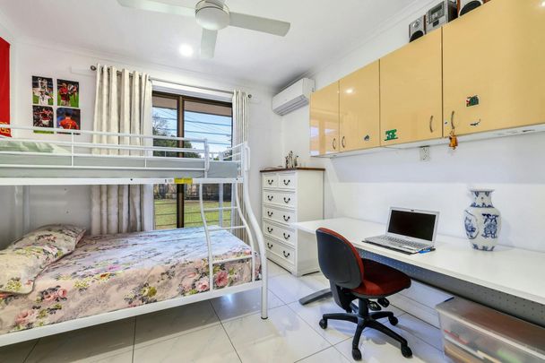 FAMILY HOME WITH SOLAR - Photo 1