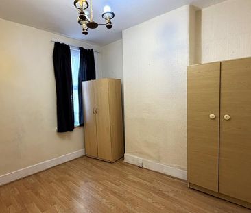 4 bedroom terraced house to rent - Photo 5