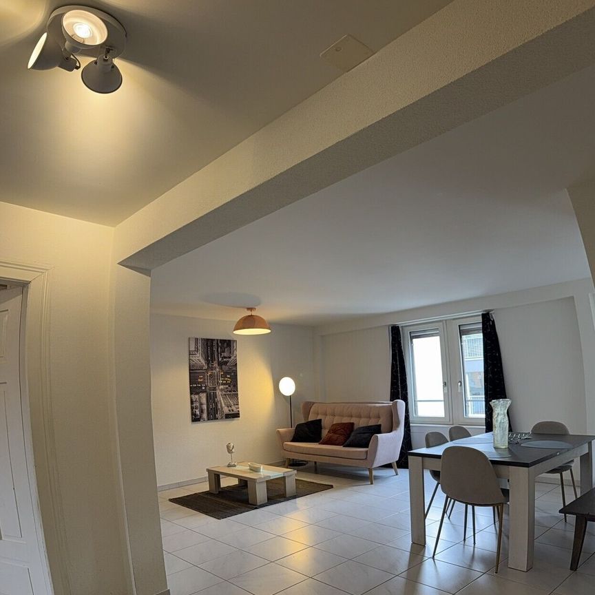 Modern, newly renovated 3.5-room furnished apartment in the heart of Zurich - Photo 1