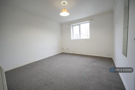 3 bedroom flat to rent - Photo 4