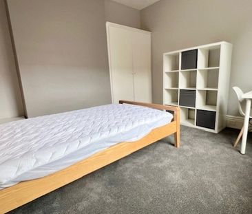 High Spec 5 bedroom House with 2 bathrooms - Photo 5