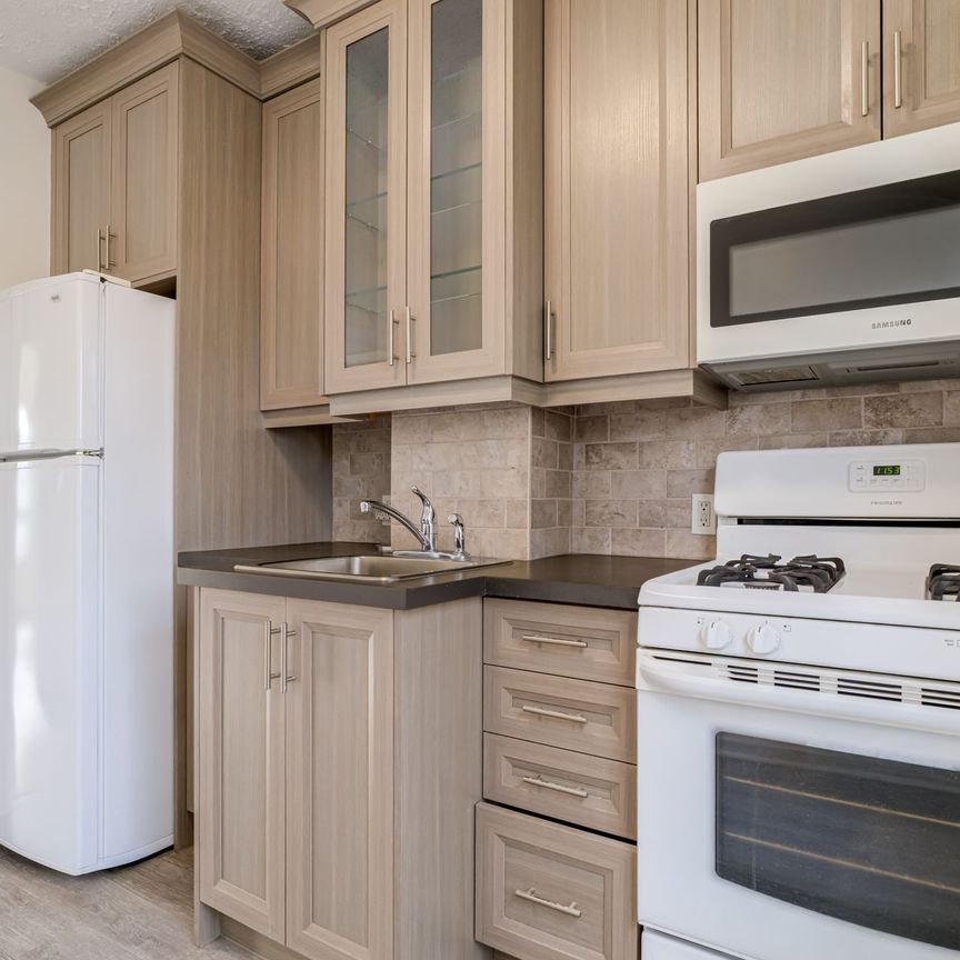 For Lease - 3254 Dundas Street, Toronto, Ontario - Photo 1