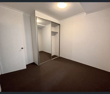 Modern & Convenient Ground-Floor Living - Photo 6