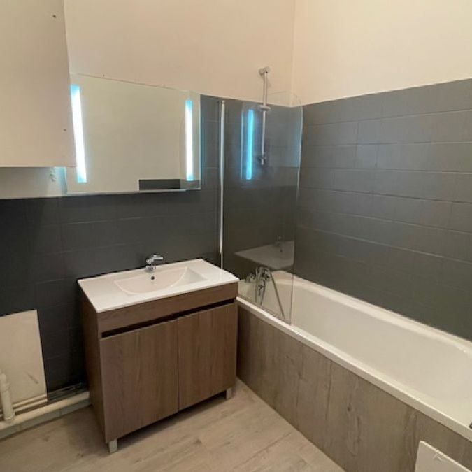 SUPERBE APPARTEMENT AVEC TERRASSE EN CENTRE VILLE - Photo 1