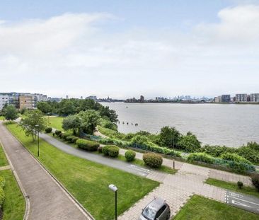 Flat to rent - Defence Close, London, SE28 - Photo 4