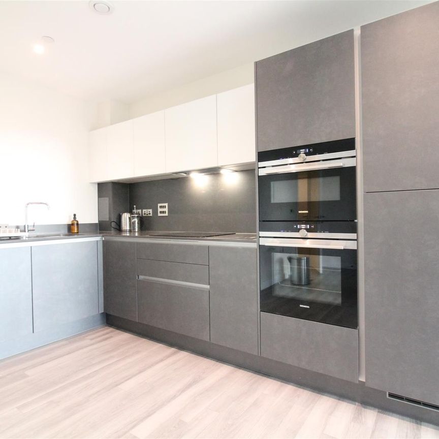 Avenue Road, London - Photo 1