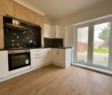 4 bedroom detached house to rent - Photo 3