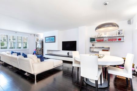 3 bedroom mews to rent - Photo 5