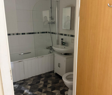 2 bedroom flat to rent - Photo 4 | Rentumo