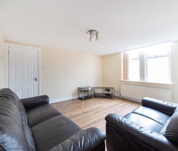 3 bed flat to rent in Stanmore Road, Heaton, NE6 - Photo 1