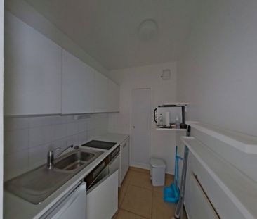Location Appartement 2 pièces 45m² PARIS 15ème - Photo 3