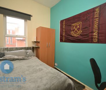 5 bed Semi-Detached House for Rent - Photo 2