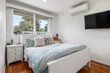 Neat & Tidy 2 Bedroom Streetfront Villa Unit With Garden Outlook! - Photo 5