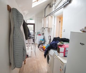 6 Bedroom House To Rent in Ensbury Park - £3,396 pcm Tenancy Info - Photo 1