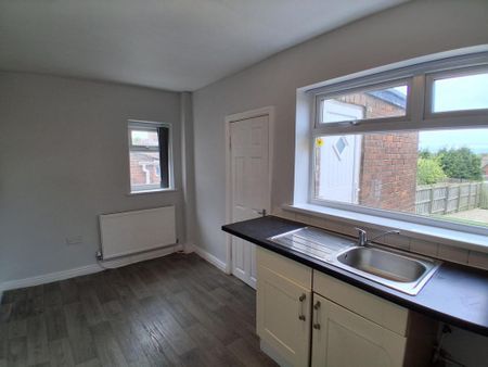 3 bedroom semi-detached house to rent - Photo 2