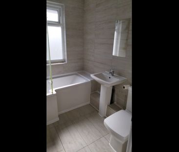5 Bed Semi-Detached House, Albert Avenue, M25 - Photo 4