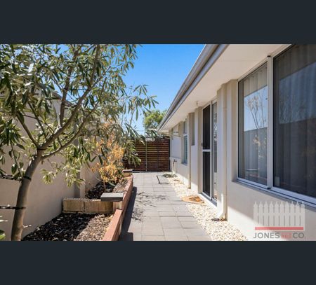 35 Grassdale Parkway, Ellenbrook, WA 6069 - Photo 5