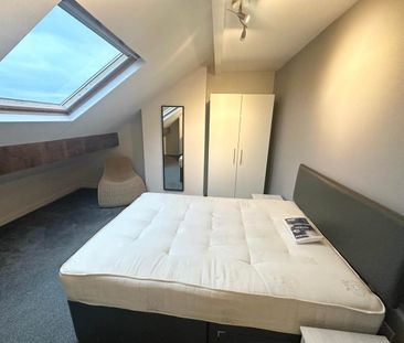 Rosemont Walk (room 4), Bramley, Leeds - Photo 5