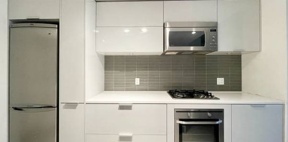 Modern + Spacious 1 Bed 1 Bath @ Woodwards - UNFURNISHED - Photo 2