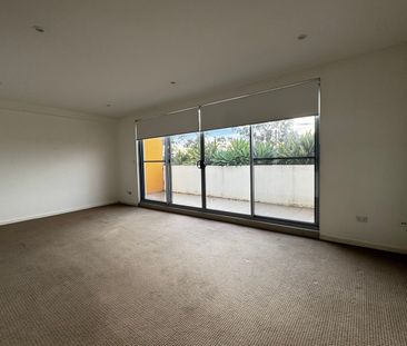 Two-Bedroom Apartment in Prime Location - Photo 1