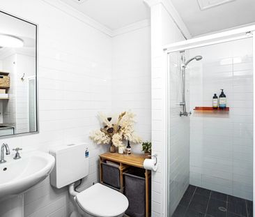 A stunning fully furnished one bedroom apartment with a large north... - Photo 5