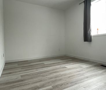 For Lease - 2-53 Tumbleweed Crescent, London South, Ontario - Photo 1