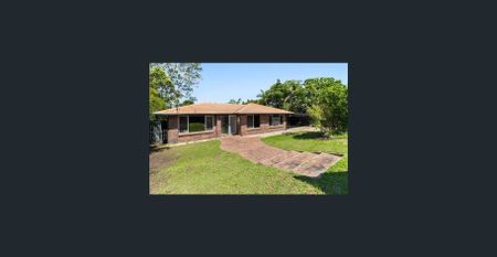 Versatile Family Entertainer with Pool and Caravan Access - Photo 4