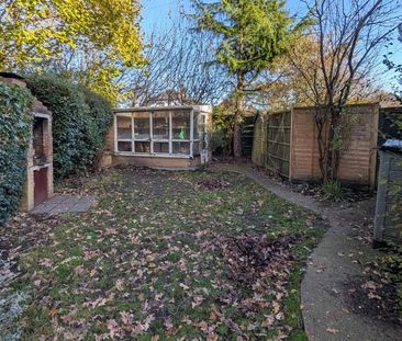 Chobham Road, Woking - 3 bedrooms Property for lettings - Seymours - Photo 6